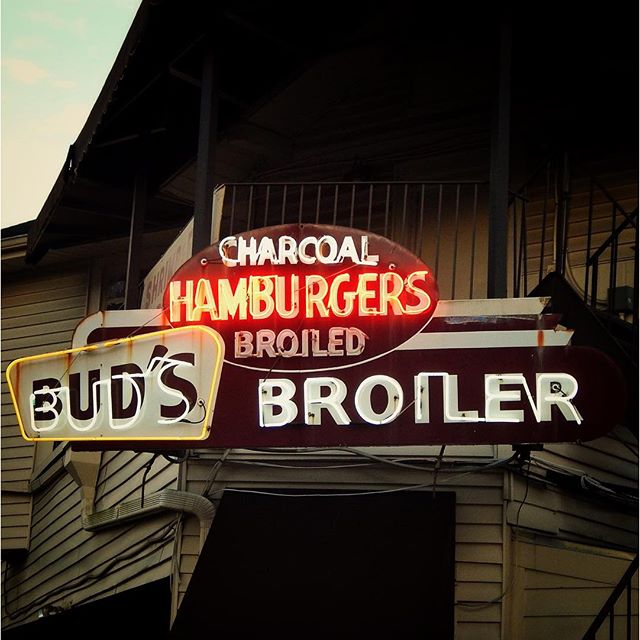 Bud's Broiler